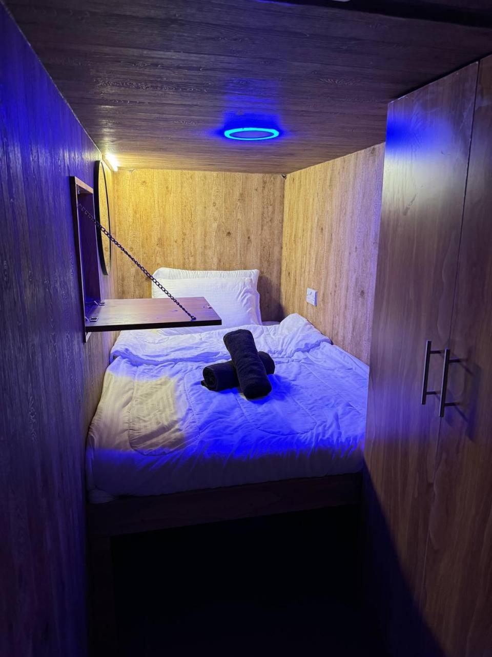 Capsule In Business Bay Near Downtown Capsulehotel *