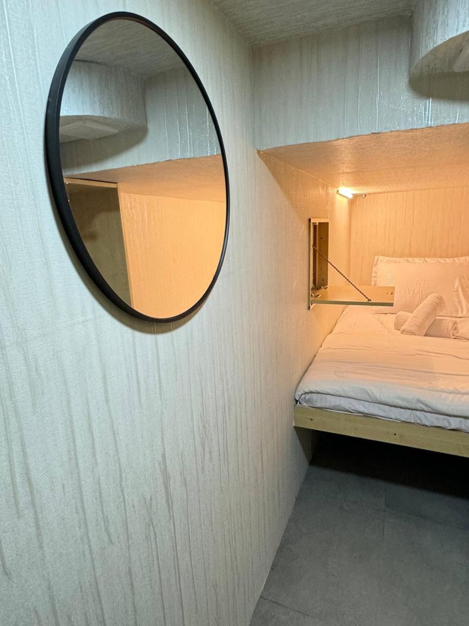 Capsule In Business Bay Near Downtown Capsulehotel