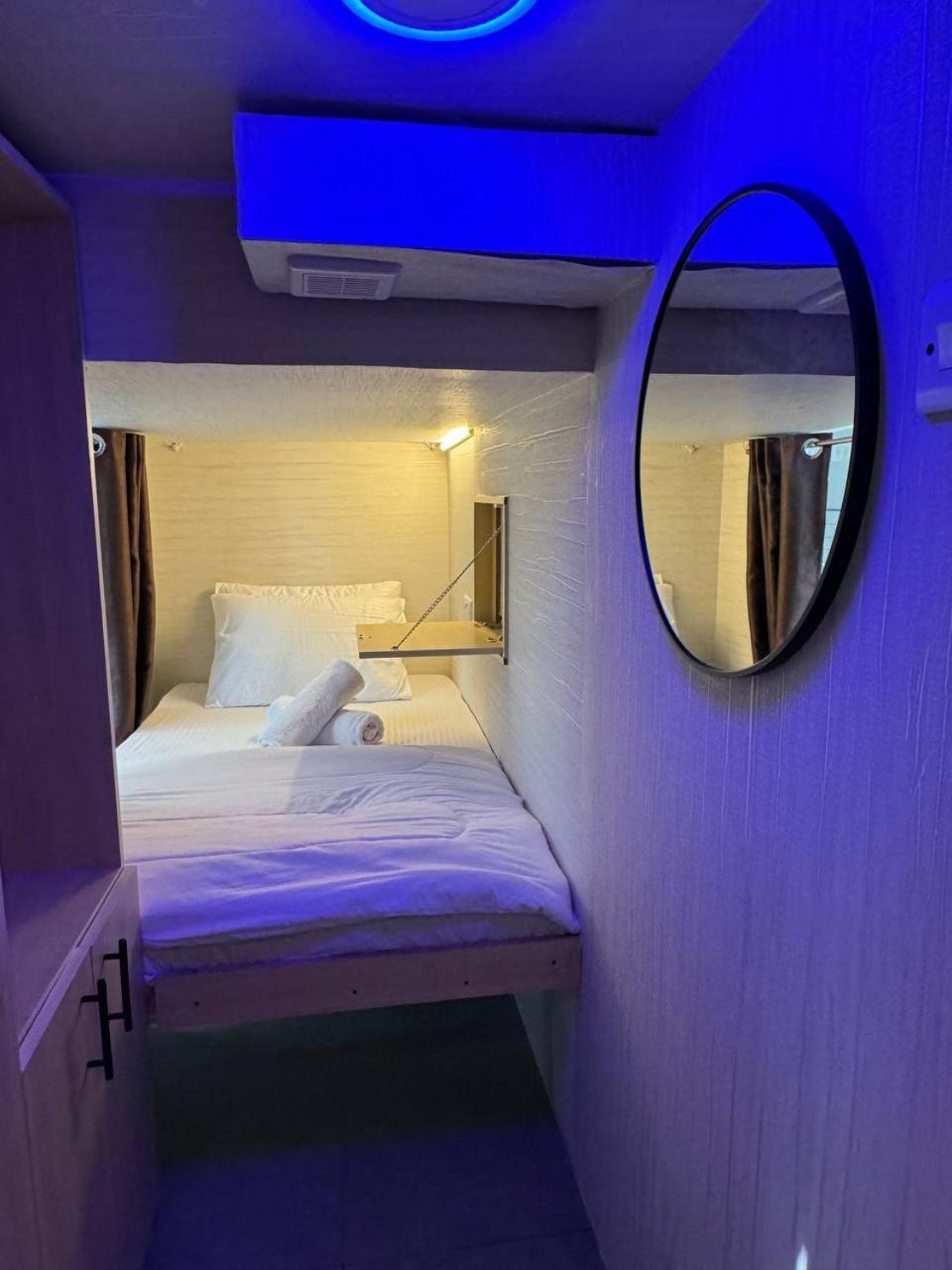 Capsule In Business Bay Near Downtown Capsulehotel *